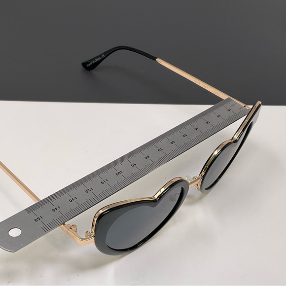 QUAY Love that Sunglasses Black Frame Smoke Lens Heart shaped Sunnies case & bag main image 8